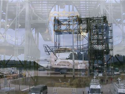 Timelapse Footage - Space Shuttle Discovery Arrives at the Mate/Demate Device