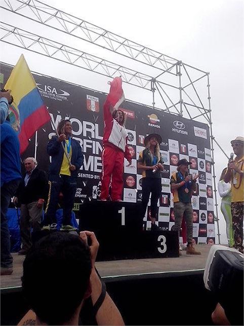 Analí Gómez logró el título mundial de surf al ganar el ISA 50 WSG 