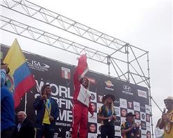 Analí Gómez logró el título mundial de surf al ganar el ISA 50 WSG 