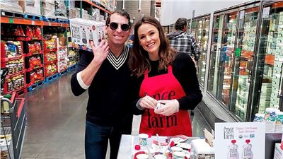 Beautiful Jennifer Garner surprised unsuspecting moms shopping for their little ones with samples of Once Upon A Farm Cold Pressed Organic Smoothies! 