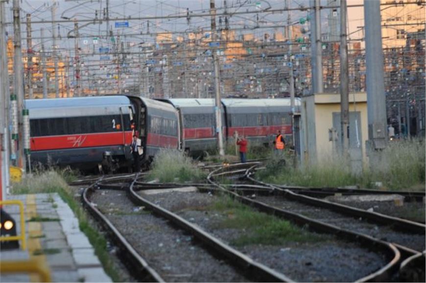 Collisione tra due Frecciarossa a Termini, l'ipotesi di un oggetto lasciato sui binari