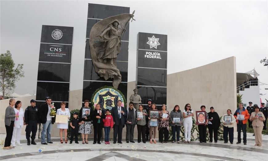 COMISIÓN NACIONAL DE SEGURIDAD REALIZA CEREMONIA AL POLICÍA FEDERAL CAÍDO