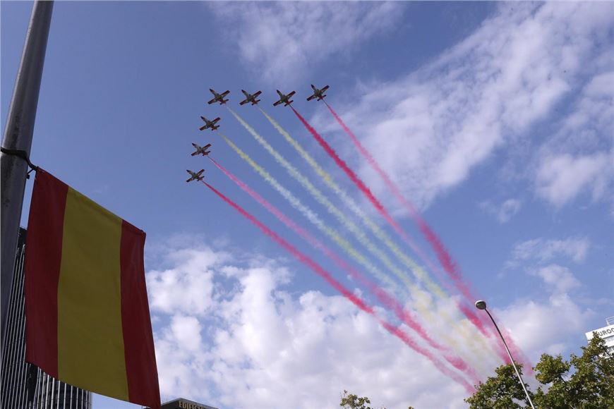 Desfile de la Fiesta Nacional Hispanica 2017: La Patrulla Águila pinta el cielo de Madrid con los colores de la bandera española 