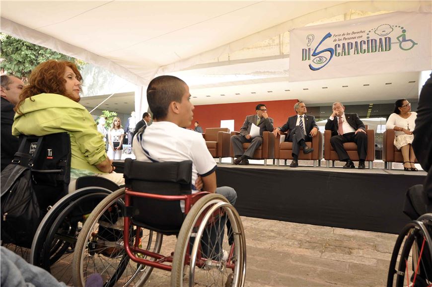 DESTACA MANCERA LABOR INCANSABLE DE PERSONAS CON DISCAPACIDAD Y OFRECE REFORZAR EL TRABAJO DEL GDF POR LA EQUIDAD