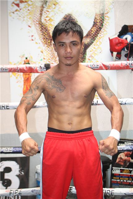 El Boxeador Filipino Denver Cuello luce perfecta figura fisica previo a su encuentro Vs. Ganigan Lopez