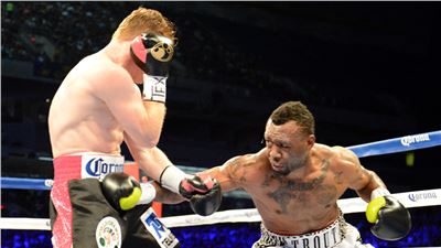 El mexicano SAUL ALVAREZ conservó el campeonato mundial superwelter CMB al vencer mediante una decisión unánime al zurdo estadounidense AUSTIN TROUT, esta noche en el Alamadome de San Antonio, Texas.