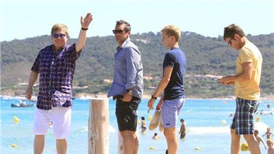 Elton John en vacances à Saint Tropez sans David Furnish