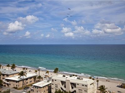 For sale beautiful apartment with views in Hollywood Beach, Florida