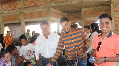 Goofy” Montes y “Gusano” Rojas visitan a niños de casa hogar en Ciudad Hidalgo