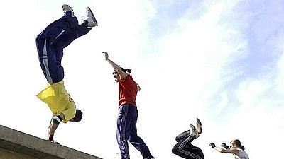 I MilanMonkeys  conquistano il pubblico in  piazza Gae Aulenti.