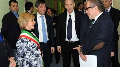 IL GOVERNATORE DI REGIONE LOMBARDIA ROBERTO MARONI HA INCONTRATO GLI STUDENTI DEL POLO FORMATIVO DEL LEGNO ARREDO DELLA BRIANZA