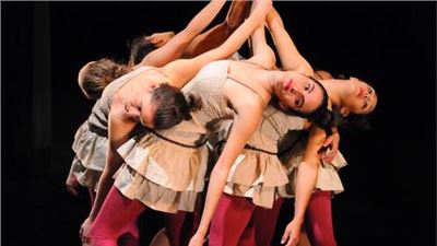 La danza de los cisnes de Contradanza, un cuento  de hadas contemporáneo