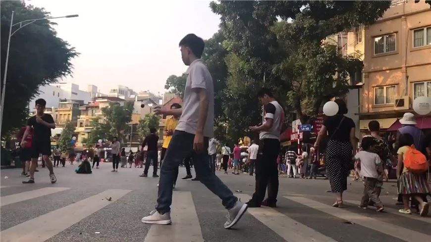 Live A snapshot of Hanoi as Donald Trump and  Xi Jinping are paying a state visit to Vietnam