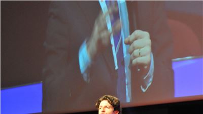 «Mass media useful for the connection and not for the relation»