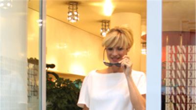 Michelle Hunziker in giro per compere a Milano