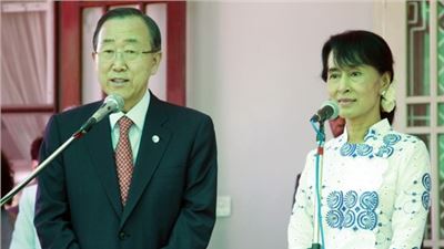 ONU Secretary-General  Ban Ki-moon praises Myanmar opposition chief Suu Kyi for political compromise