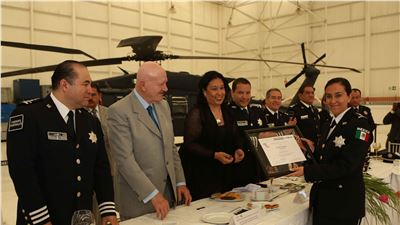 OR SU SERIEDAD, HONESTIDAD, ESFUERZO Y COMPROMISO LA MUJER PONE EL EJEMPLO EN LA POLICÍA FEDERA