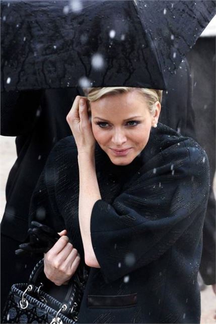 Paris fashion week Dior parade, célébrités au défilé.