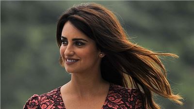 Penelope Cruz shows off her curves at  the 60th San Sebastian International  Film Festival 
