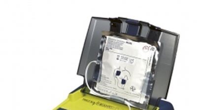 Pompieri salvano 13enne colpito da infarto