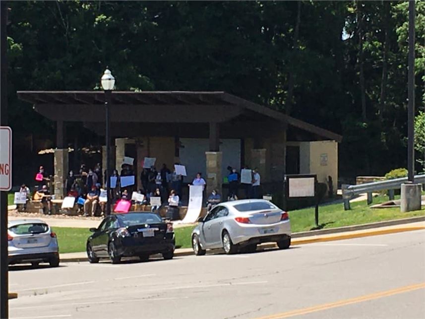 Protesters in Crossville,Tennessee Today in regards about what happened to George Floyd 