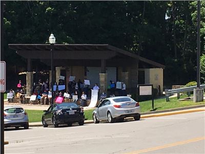 Protesters in Crossville,Tennessee Today in regards about what happened to George Floyd 