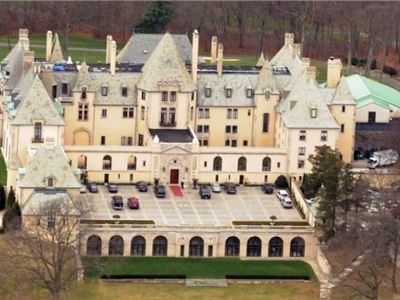 Spectacular castle in Long Island facing foreclosure