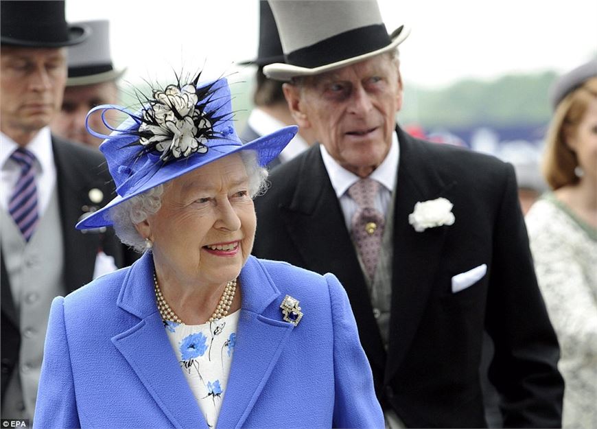 The Queen makes first appearance of her Diamond Jubilee weekend celebrations at Epsom Racecourse in Royal blue in front of 130,000 spectators