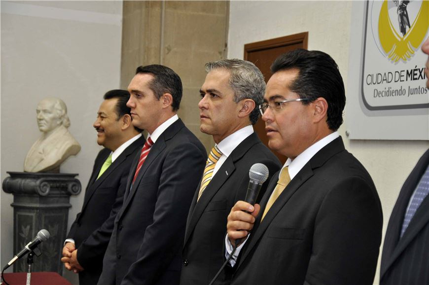 Transcripción de la conferencia de prensa que ofreció el Jefe de Gobierno del Distrito Federal, Dr. Miguel Ángel Mancera, acompañado del secretario de Gobierno del DF, Héctor Serrano Cortés 