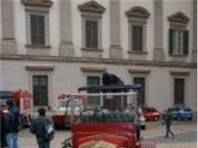 Un 4 dicembre gelido nonostante la presenza dei  Vigili del Fuoco in Piazza del Duomo.