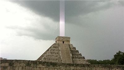 Una  luce dal tempio Maya  agita  gli animi sul  web
