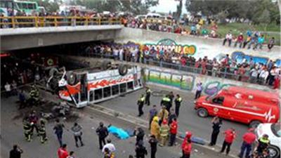 Vuelca camión en Mex-Puebla